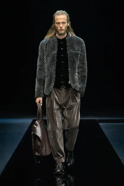 Look 3